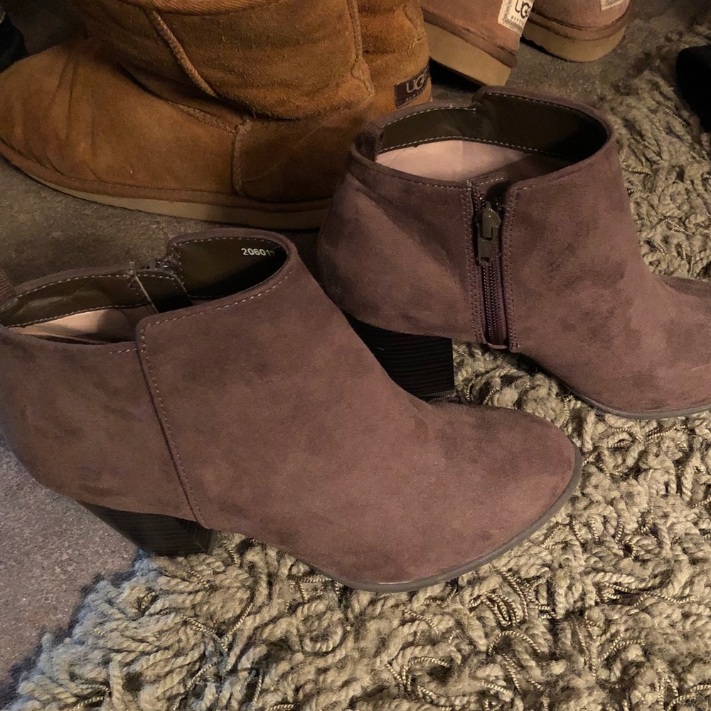 Gap booties